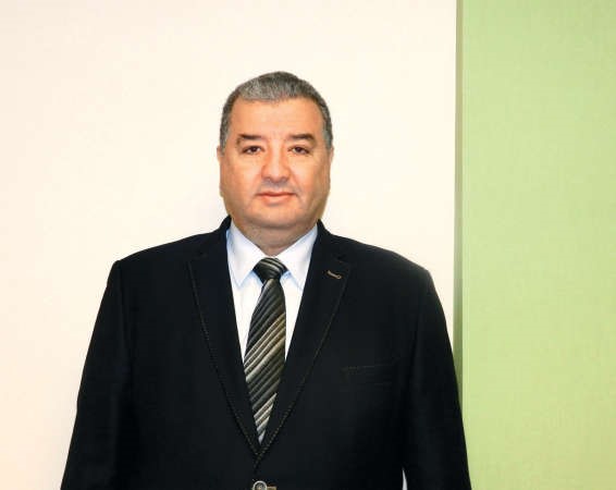  عادل عرفان 