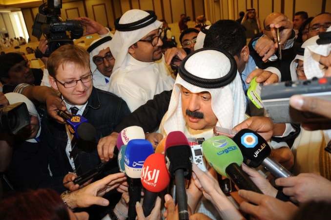 خالد الجارالله متحدثا الى الصحافيين هاني الشمري