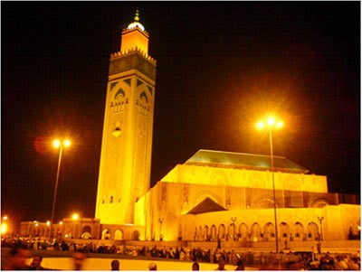 مسجد الحسن الثاني على ساحل مدينة الدار البيضاء