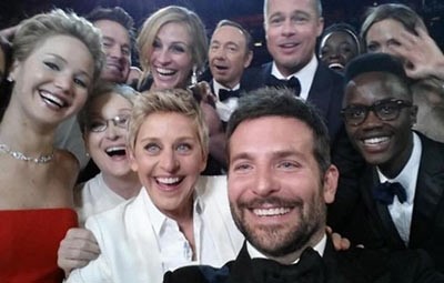 صورة Selfie التي نشرتها Ellen