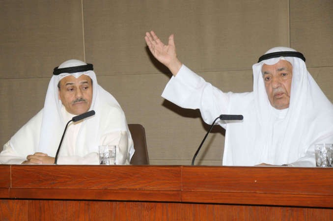 علي الغانم ورباح الرباح خلال عمومية غرفة التجارة امس	محمد خلوصي ﻿