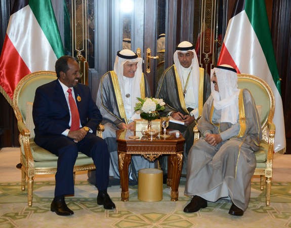 صاحب السمو الامير الشيخ صباح الاحمد مستقبلا رئيس جمهورية الصومال حسن شيخ محمود