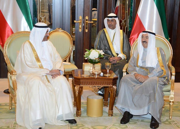صاحب السمو الامير الشيخ صباح الاحمد خلال استقباله حاكم امارة الفجيرة الشيخ حمد بن محمد الشرقي