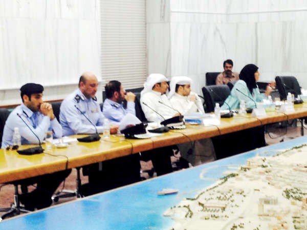 اللواء يوسف الانصاري ووفد الاطفاء المشارك في الورشة