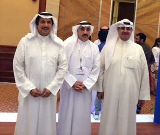  الشيخ عزام الصباح اثناء زيارته لجناح وزارة الاعلام المشارك في المعرض المصاحب لمهرجان الخليج للاذاعة والتلفزيون 