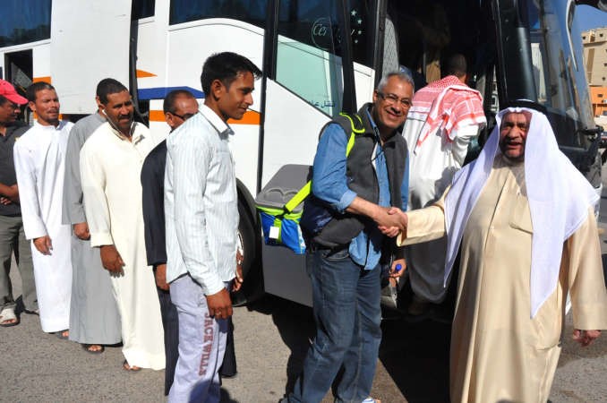 احمد الكندري مودعا المعتمرين