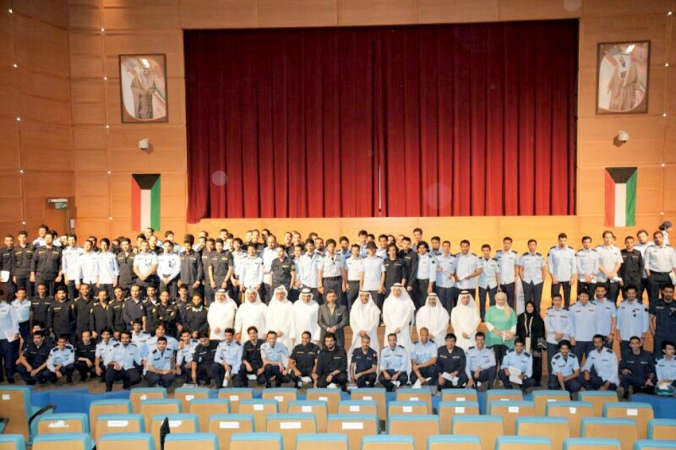 خالد السيف وعباس السماك مع المتدربين 