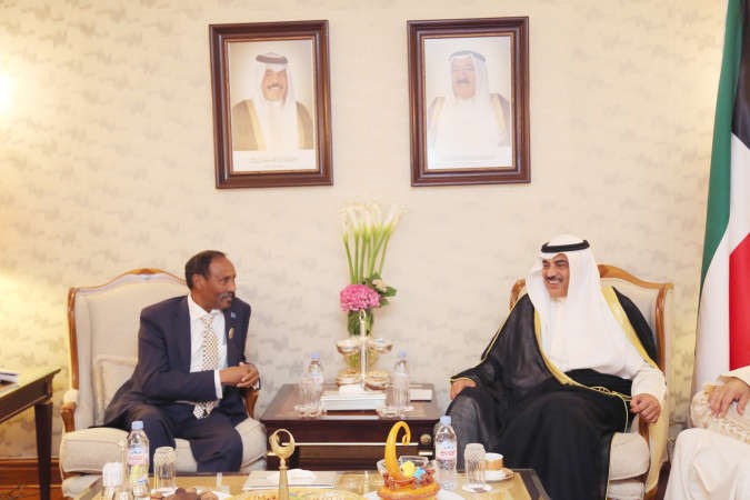 الشيخ صباح الخالد مع وزير الشؤون الخارجية والتعاون الدولي في جمهورية الصومال عبدالرحمن دعاله بيله 