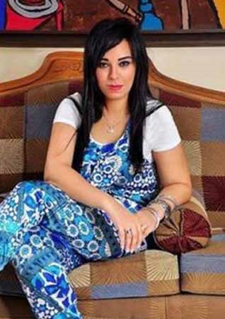 مروة ناجي في العناية المركزة بسبب التهاب رئوي 