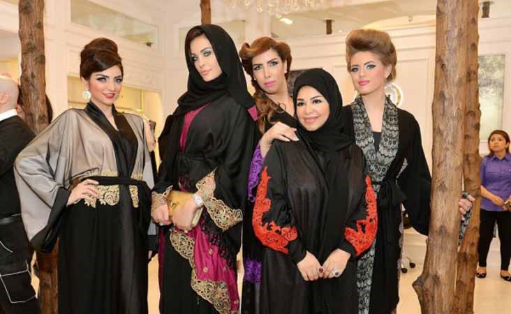 بالصور.. دومينيك حوراني ترتدي العباءة !! 