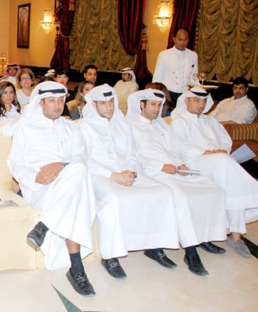 من اليمين عبدالعزيز صادق وعبدالله العوضي وحسين ابوالحسن وعبدالله الدهش﻿