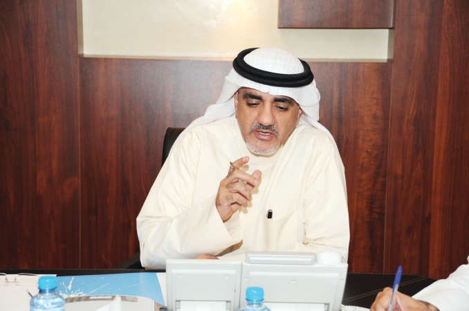 دخليل عبدالله خلال ردوده على اسئلة القراء