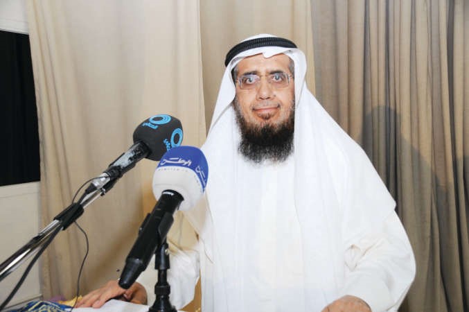 طارق العيسى متحدثا خلال الملتقى﻿