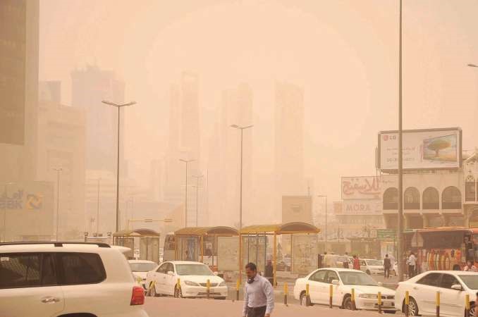 العاصمة كما بدت امس تحت وطاة موجة الغبار الكثيفة 	اسامة ابوعطية﻿
