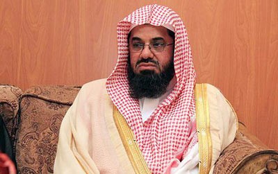 إمام الحرم المكي: "نيوتن" أبدع من خلال "التفاحة" و"آبل" اتخذتها شعاراً لها.. ونحن جعلناها نكهة "شيشة"!