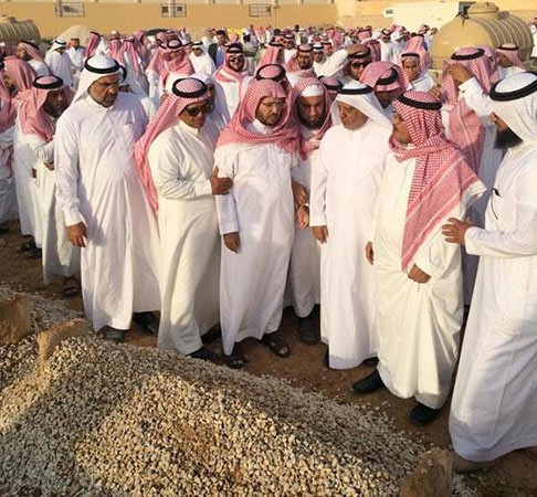 بالفيديو.. جموع غفيرة بوداع أبناء مدير جامعة الجوف الخمسة.. وشاهد حطام السيارة بعد الحادث المروع 