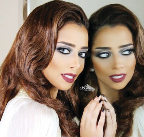 صورة بلقيس بمكياج صارخ﻿