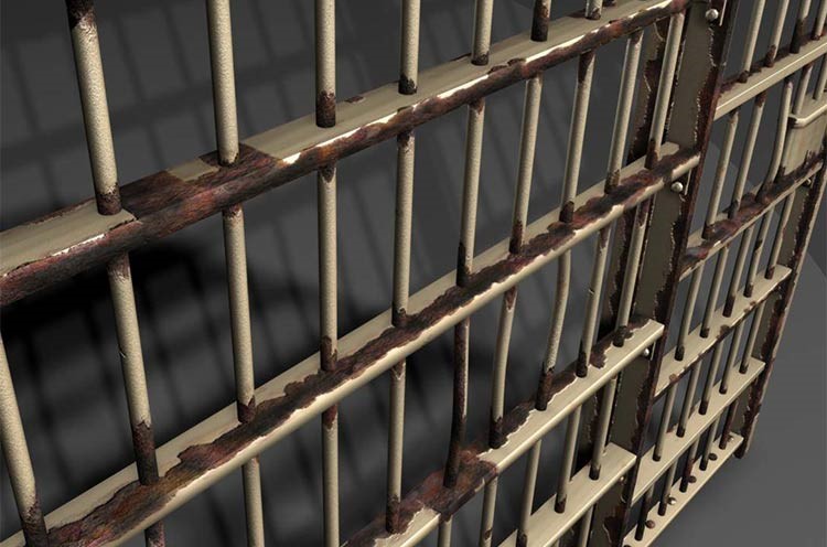 نزيلان يعتديان بالضرب المبرح على زميلهم والمجني عليه يرفق تقريراً حافلاً