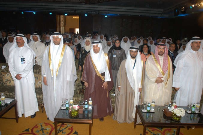  د علي العبيدي ود احمد الاثري في مقدمة الحضور حمدي شوقي