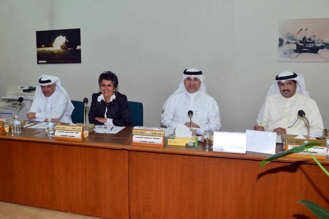 عبدالله العدواني وعبدالله التميمي وصفاء الهاشم ومحمد طنا اثناء اجتماع لجنة البدون﻿