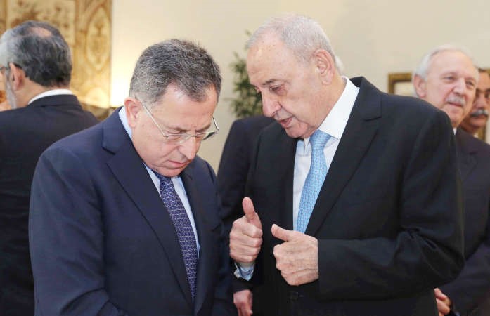حديث جانبي بين الرئيسين نبيه بري وفؤاد السنيورة 