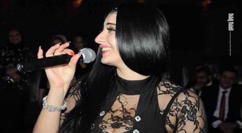 صافيناز ممنوعة من الرقص في زفاف صديقتها .. ومذهلة بالأسود