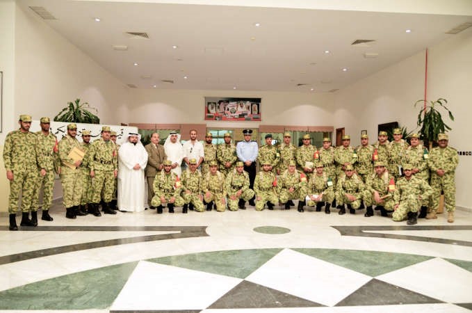 صورة جماعية لقائد الاسناد متوسطا المشاركين في تمرين الخير الوافر