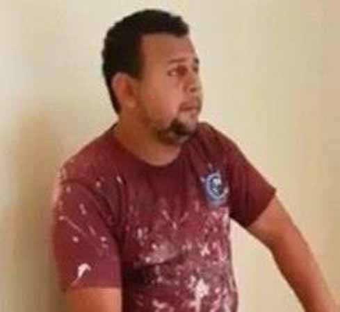 بالفيديو.. عامل بناء يرتل القرآن بصوت رائع 