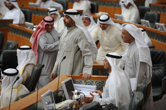 الشيخ محمد العبدالله ونبيل الفضل خلال الجلسة	﻿