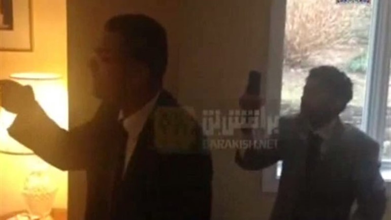 بالفيديو.. يمني في اميركا يرمي وزير دفاع بلاده بعلبة فارغة