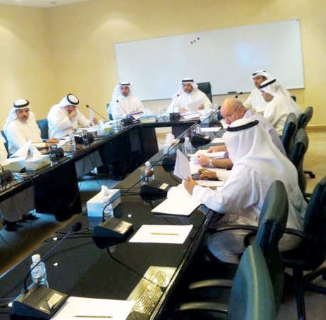 دحسن كمال خلال ترؤسه اجتماع لجنة العاصمة
