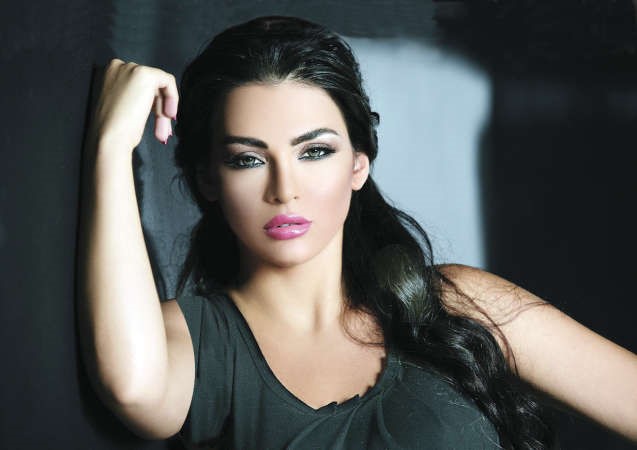 قمر ﻿