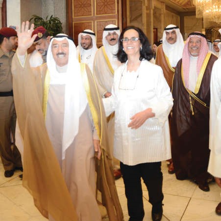 صاحب السمو محييا الحضور وتبدو الشيخة امثال الاحمد﻿