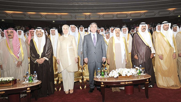 صاحب السمو الامير الشيخ صباح الاحمد والرئيس التركي عبدالله غول وحرمه وسمو ولي العهد الشيخ نواف الاحمد ومرزوق الغانم وجاسم الخرافي والشيخ فيصل السعود﻿