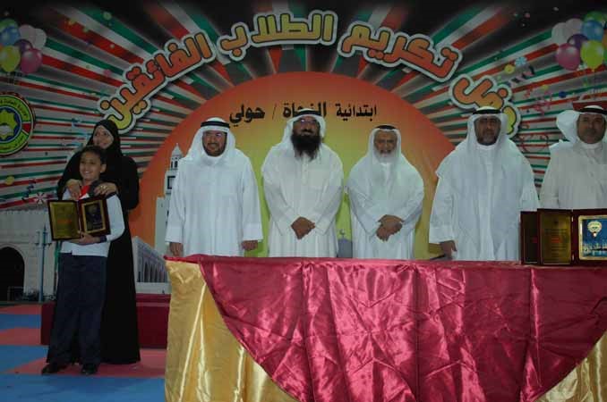 تكريم الاول على الصف الرابع يوسف احمد رجب
