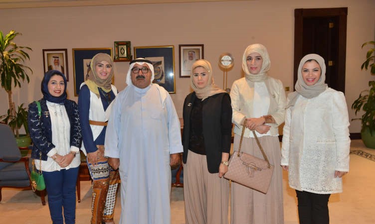  الشيخ ناصر صباح الاحمد اثناء استقباله عضوات مجلس ادارة جمعية المهندسين ﻿