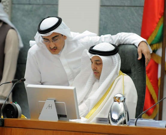 يعقوب الصانع ومعبدالعزيز الابراهيم على المنصة
