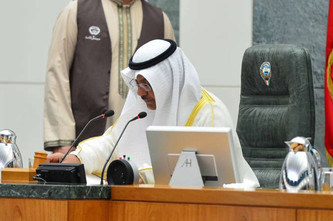 مبارك الخرينج خلال ترؤسه الجلسة
