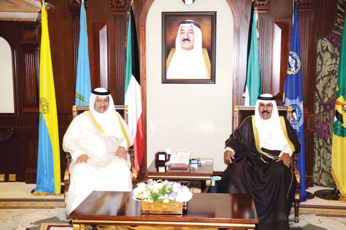سمو ولي العهد الشيخ نواف الاحمد اثناء استقباله سمو رئيس مجلس الوزراء الشيخ جابر المبارك ﻿