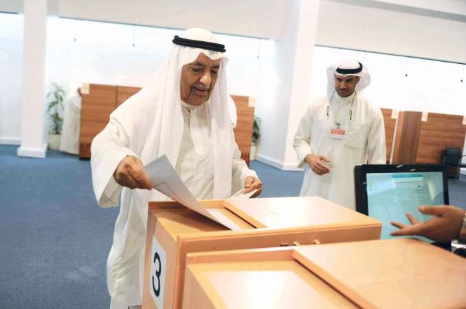 وعلي الغانم مدليا بصوته﻿