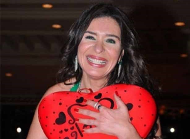 شاهد الراقصة دينا في طفولتها 