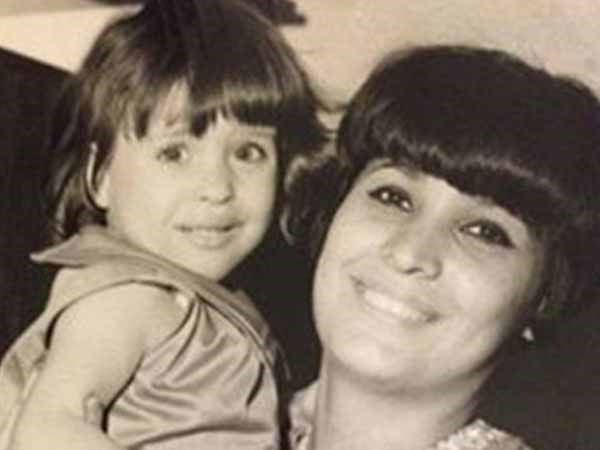 شاهد الراقصة دينا في طفولتها 