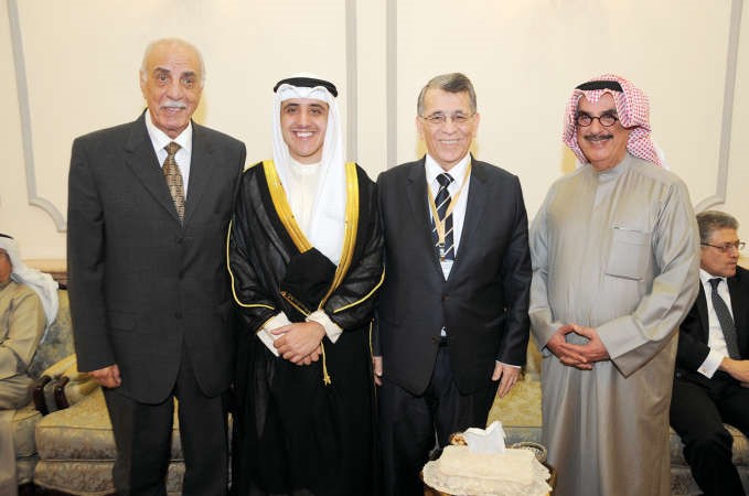 الشيخ داحمد ناصر المحمد وارشد هرمزلو مستشار الرئيس غول ودمحمد الرميحي ومحمد السنعوسي