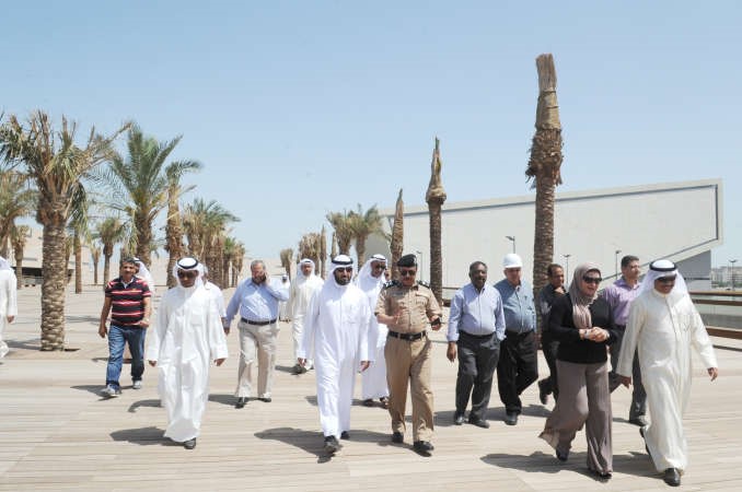 جانب من الجولة في مبنى الشرطة