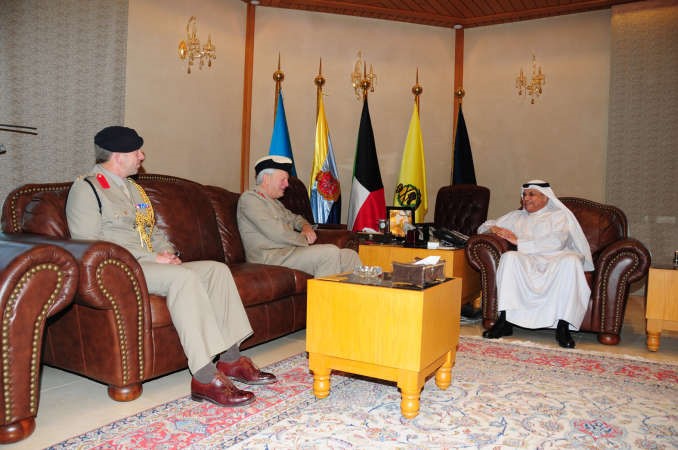 الشيخ خالد الجراح مع الفريق سايمون ميول