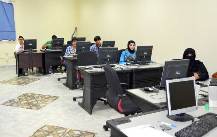 مجموعة من المتدربين ذوي الاعاقة
