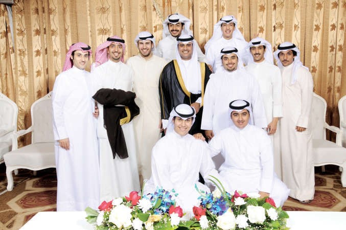 المعرس احمد الهبدان يتوسط ابناء عمومته﻿