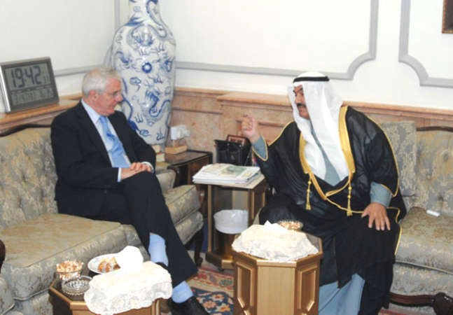 سمو الشيخ ناصر المحمد في حديث مع جون ميجور﻿