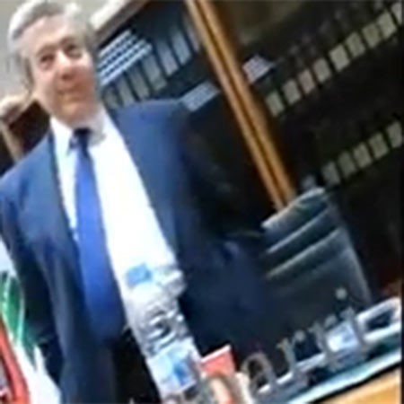 بالفيديو.. محافظ بيروت يبتزّ موظفة جنسيا