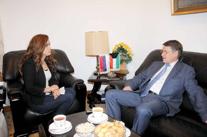 السفير الروسي الكسي سولوماتين متحدثا للزميلة بيان عاكوم	محمد خلوصي﻿